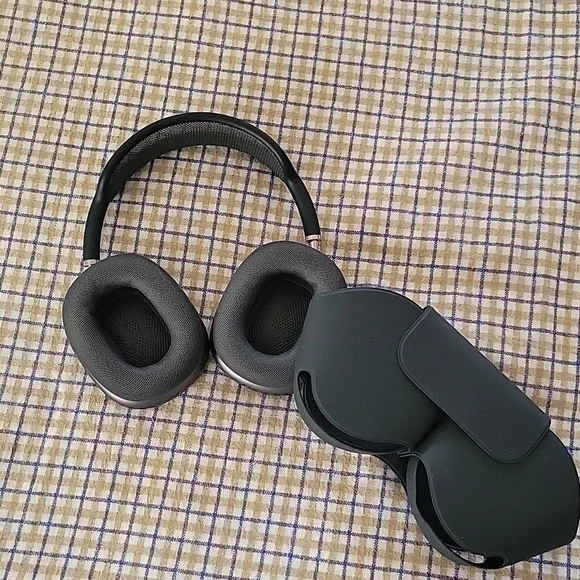 Apple AirPods Max Trade With @poshfriend - Picture 8 of 10